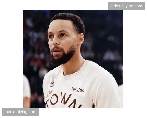 库里MRI显示右膝无结构性损伤，但仍肿胀疼痛复出时间未定