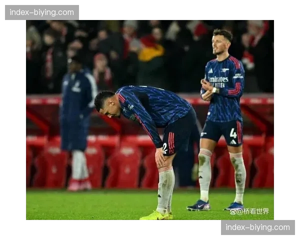 评论:VAR在阿森纳对阵曼城一役中的判罚尺度再度引发争议。 评论:VAR在阿森纳对阵曼城一役中的判罚尺度再度引发争议。